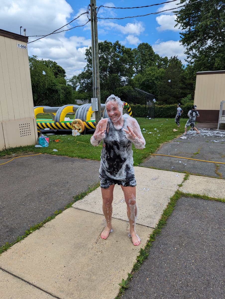 SincerelyTechie's tweet photo. @FairhillES 6th grade promotion and celebration! https://t.co/1yAUI9T14T