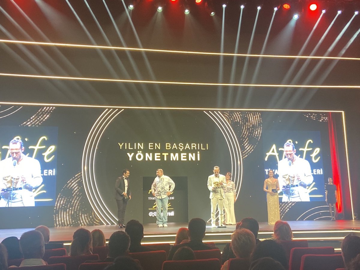 Afife Tiyatro Ödülleri
Yılın En Başarılı Yönetmeni

Oğuz Utku Güneş - 39 Buçuk Basamak <a href="/Tiyatroadam/">Tiyatroadam</a> 
<a href="/AfifeOdulleri/">Afife Tiyatro Ödülleri</a> #afifetiyatroödülleri