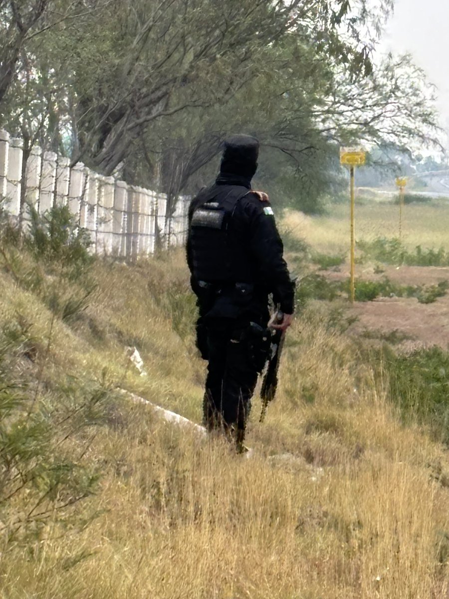 rayelizalder's tweet photo. Un enfrentamiento entre elementos de fuerza civil y presuntos delincuentes dejo como saldo, 4 civiles armados abatidos, 2 detenidos, así como el aseguramiento de 2 armas largas, un arma corta y una camioneta en la comunidad “El Brasil” en el municipio de #DrCoss, en el operativo también participaron elementos del Ejército Mexicano y Guardia Nacional, no hay oficiales estatales heridos, el duelo se da cuando los uniformados realizaban un patrullaje y fueron agredidos, es cuando repelen el ataque @joluisgarcia @nmasmonterrey @Cicmty @MtyFollow