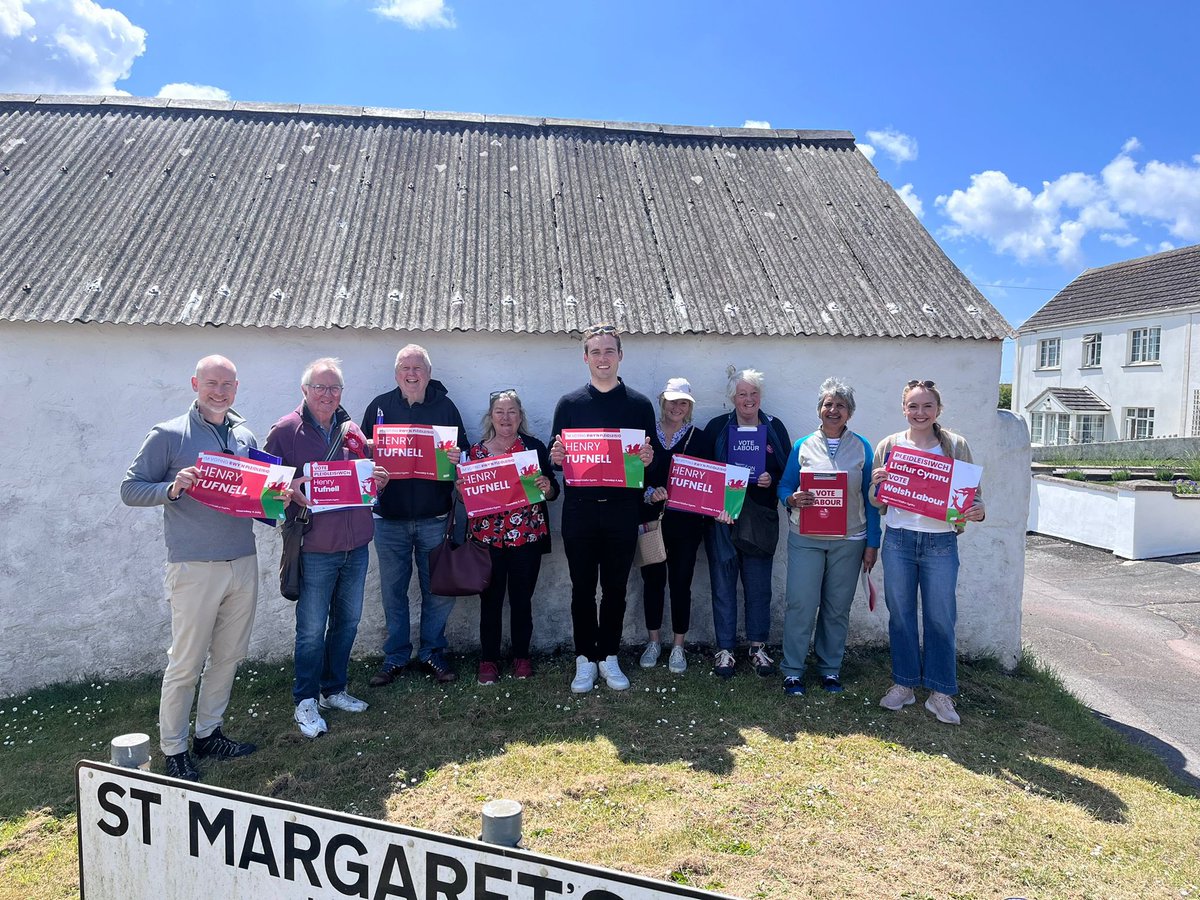 Another busy day on the doorsteps in Mid &amp; South Pembrokeshire today. 

Strong support across the board for our outstanding candidate <a href="/TufnellHenry/">Henry Tufnell MP</a>, and it was lovely to catch up with the brilliant <a href="/MarkDrakeford/">Mark Drakeford 🏴󠁧󠁢󠁷󠁬󠁳󠁿</a> and Christina Rees. What a team!! 👏👏