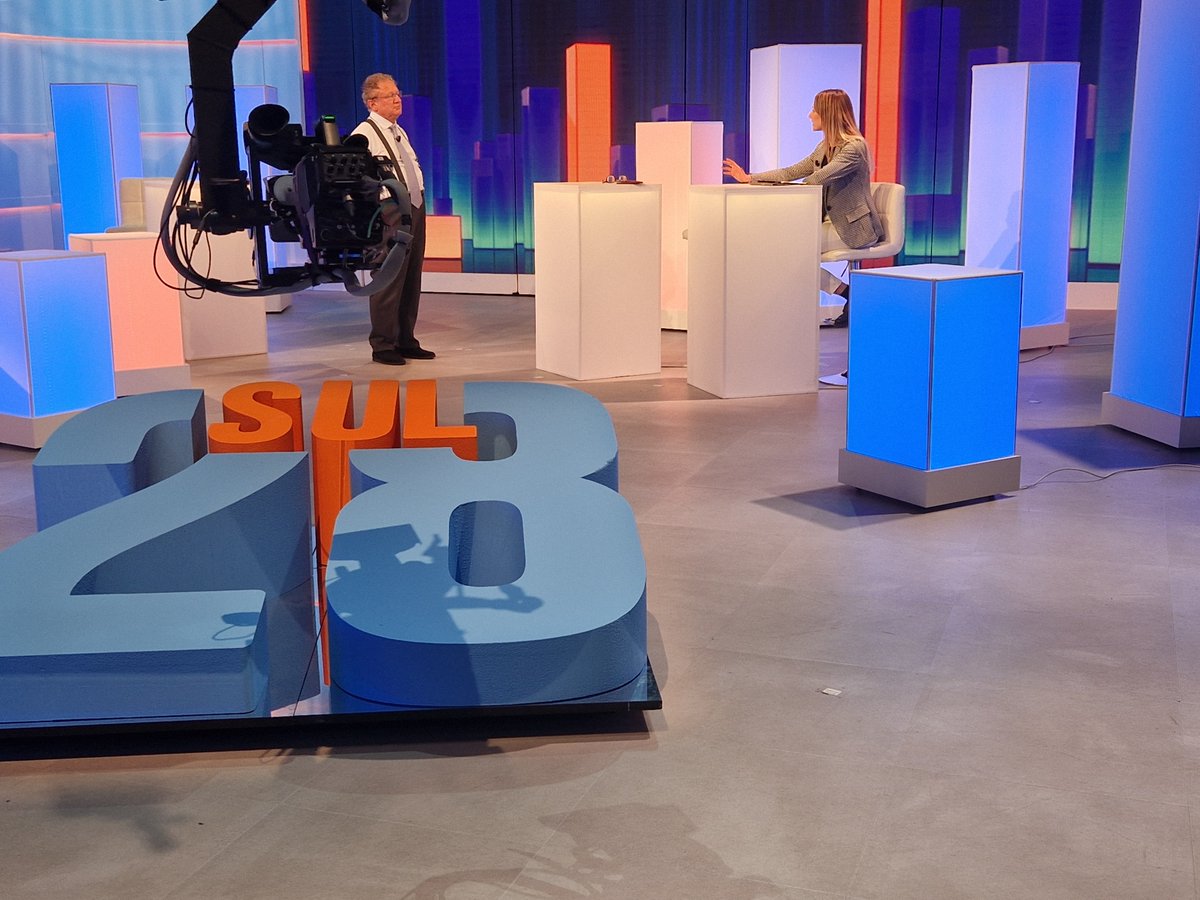 TV2000it's tweet photo. 🔴Stasera #12giugno su #Tv2000 il giornalista @AntDiBella conduce ‘#DiBellasul28’
👉#attualità, #collegamenti, #reportage, #sondaggi
@vinmorgante https://t.co/SdBfJovxz7