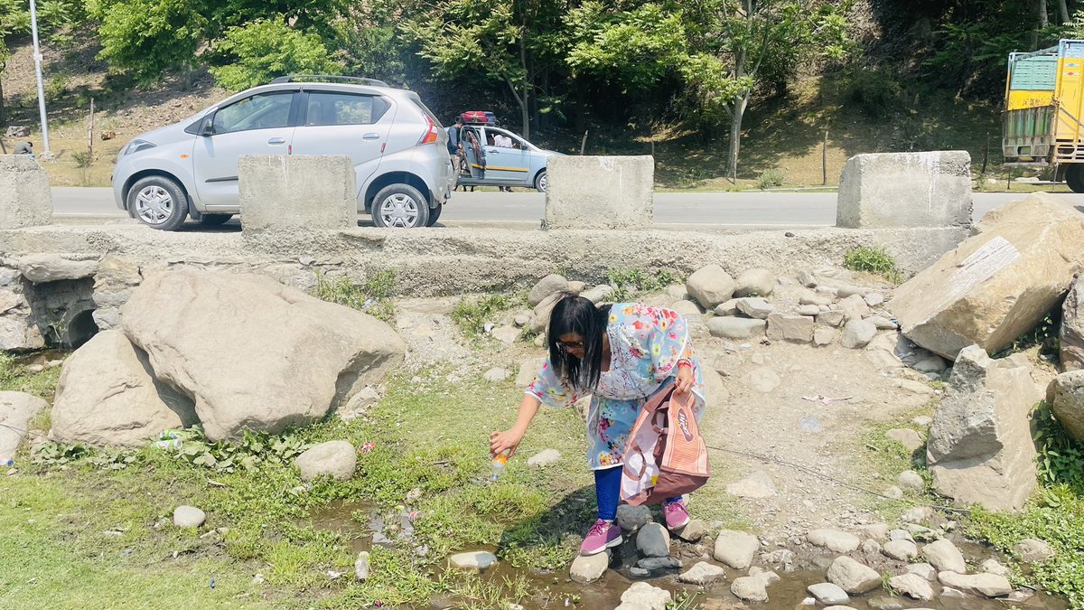 upadhyaya_ila's tweet photo. With an increase in footfall of tourists at Pahalgam, wewelcome everyonewith warmth😍When ugo fora picnic near the river side please ensure thatudon’t leave thewrappers&amp;empty plastic bottles there,throw them in the dustbins. #swachha_vasundhara_abhiyaan #SwachhSurvekshan2024 https://t.co/iNc5J9emyi
