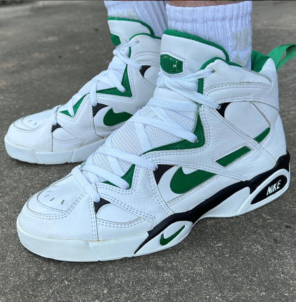 SneakerNews's tweet photo. Nike Air DVST8 (1995) 🫛 https://t.co/PVwyDBxQfk