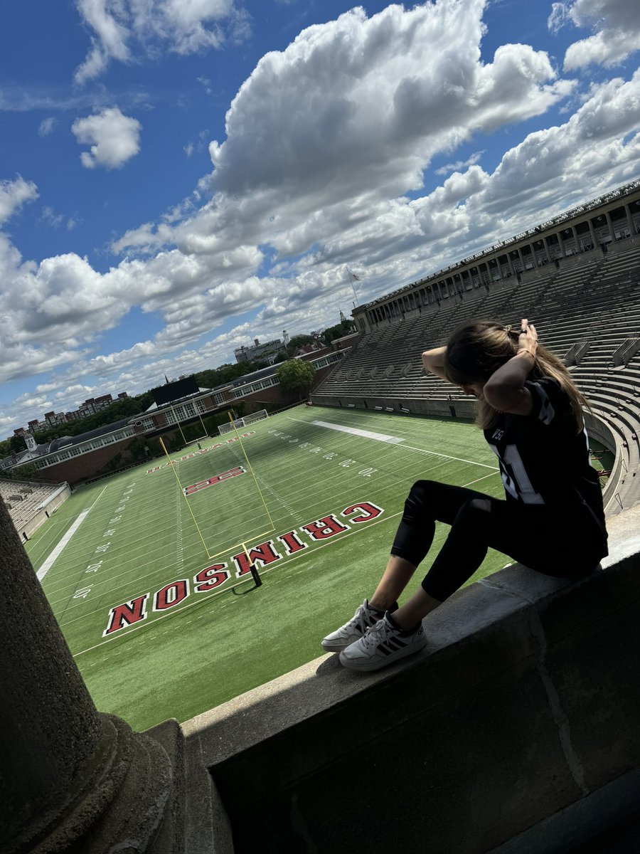 RHaacht's tweet photo. Hoy he estado en el Harvard Stadium con la camiseta que me regaló @AlbertoHerreroH de #JakeBecker 🏈🫶🏻 https://t.co/F1hYY8Vrgh