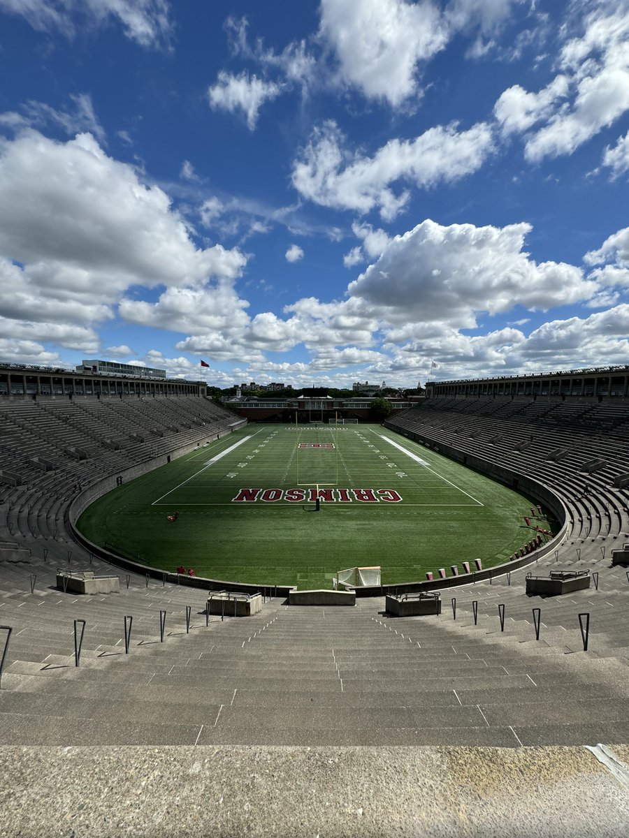 RHaacht's tweet photo. Hoy he estado en el Harvard Stadium con la camiseta que me regaló @AlbertoHerreroH de #JakeBecker 🏈🫶🏻 https://t.co/F1hYY8Vrgh