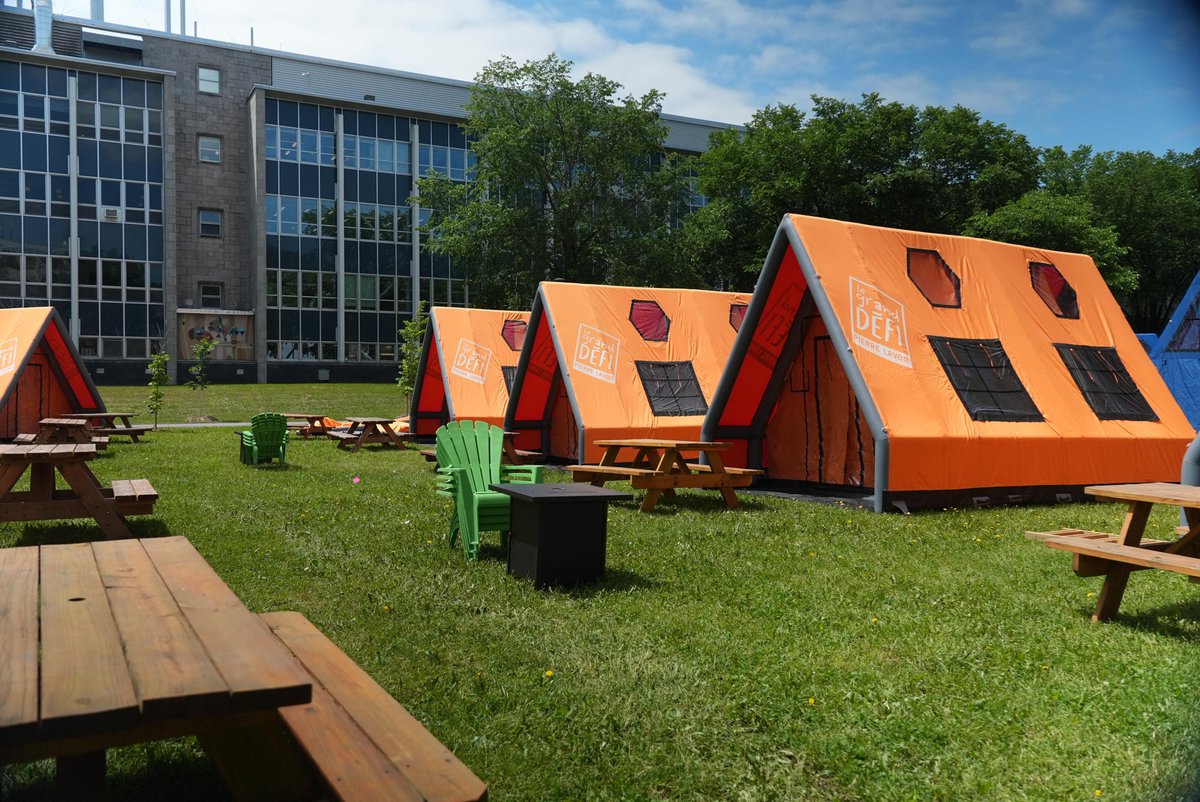 jeffblanchet's tweet photo. Un campement est en train d'être érigé sur le campus de l'Université Laval ... pour les participants du Grand défi Pierre Lavoie!
📷 Bruno Giguère
#rcqc https://t.co/efjEu7mLET
