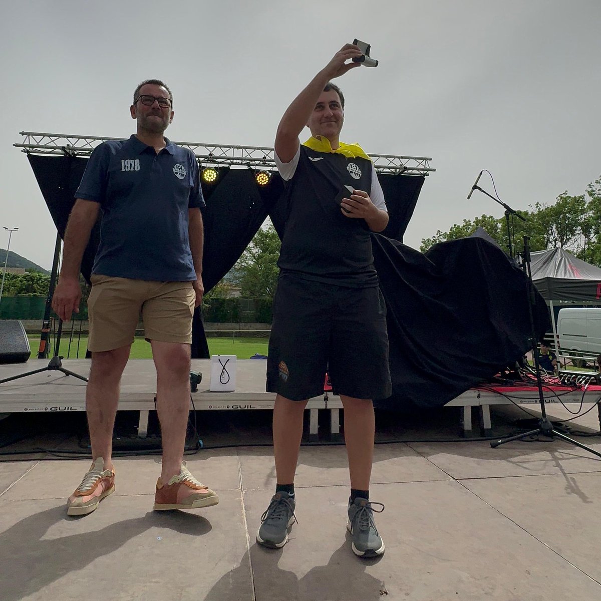 cefboscdetosca's tweet photo. 🎖️ @yerayperez91 🔝

💛 Reconeixement a una peça única al club. Normalment aquests actes els pensa ell, però aquesta vegada es van girar els papers

🔝 Si el #TractoretGroc ha crescut tant, és gràcies a persones com ell. Per molts més anys junts, Yeray!

#BDT1978 #Garrotxa https://t.co/ZXKinIStkv