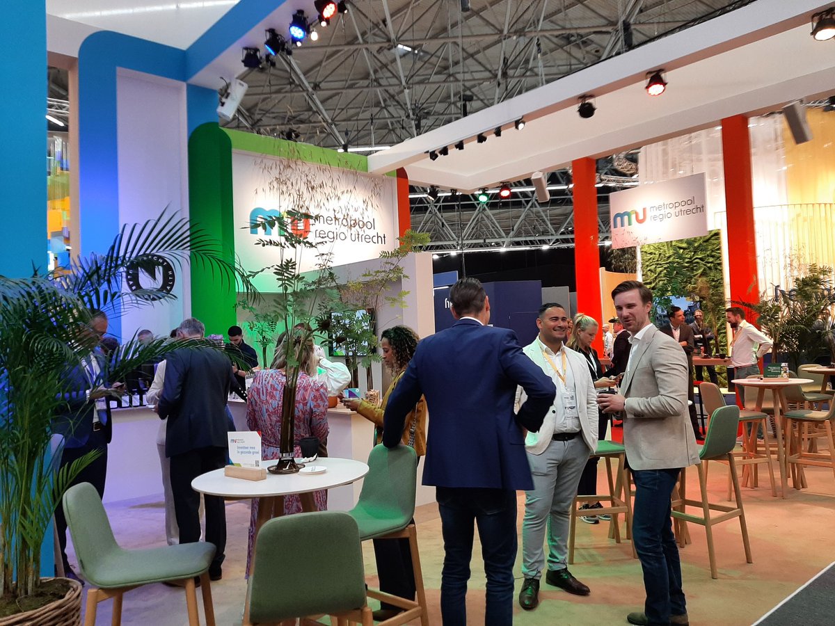 Vandaag hadden we een goede start @PROVADA, met onze nieuwe, frisse duurzame en gastvrije #MRU-stand door #ByLei. Morgen ook weer een afwisselend programma rond bouwen, ontwikkeling van wijken en monumenten en ons Woondeal-debat. Het gebeurt in onze regio #UtrechtHeartofHealth