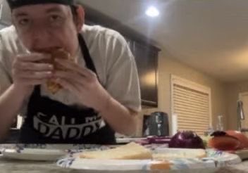 DailyTGCPodcast's tweet image. Damn he be fucking that shit UP #Yumi