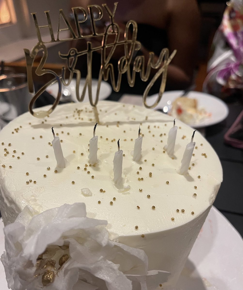 godwindooley_'s tweet image. happy birthday to meee 💐😚