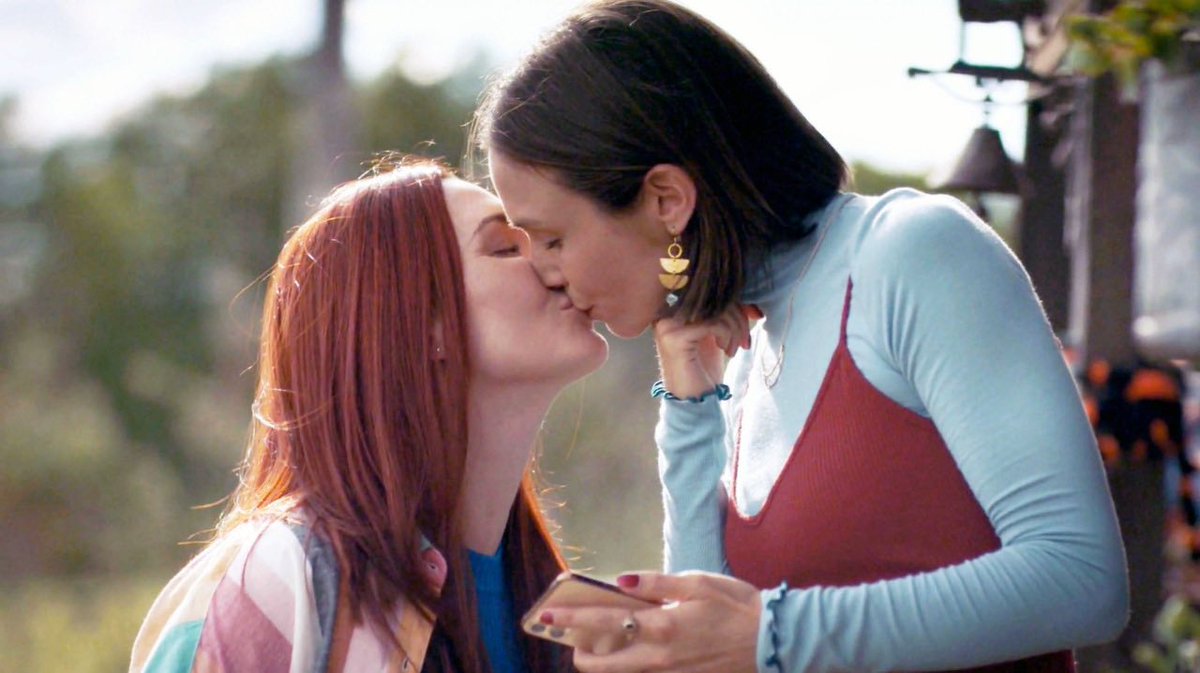 only_human3's tweet photo. Happy #wayhaughtwednesday to all my lovely #Earpers Family 💜 #wayhaught #WynonnaEarp #representationmatters 🏳️🌈 #katbarrell #dominiquepc https://t.co/6YmEiOE7FG