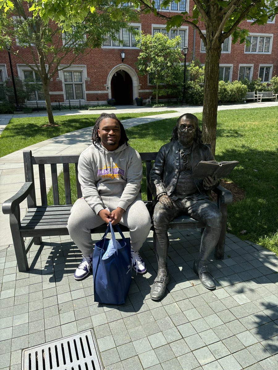 MilesCollege's tweet photo. Congrats to Nile Bennett, the FIRST HBCU student to intern at Yale Environmental Health and Safety! Your achievement highlights the talent from Miles College and HBCUs. Keep breaking barriers! #HBCUPride #MilesCollege #YaleEHS https://t.co/02qFU8aXxU