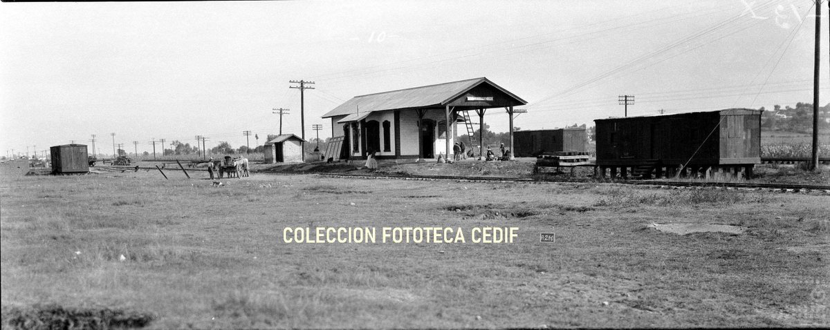 kajunamx's tweet photo. 100 años de diferencia... y un siglo después, un tren de vapor por aquí.
Comparativa de #Lechería en 1926, foto de la Comisión de Avalúos de los #NdeM, de la colección del #CEDIF vs 2024, al paso de la #Emperatriz, Canadian Pacific 2816, fotografía de Kajuna MX.
#theempress https://t.co/KHU50AtW7P