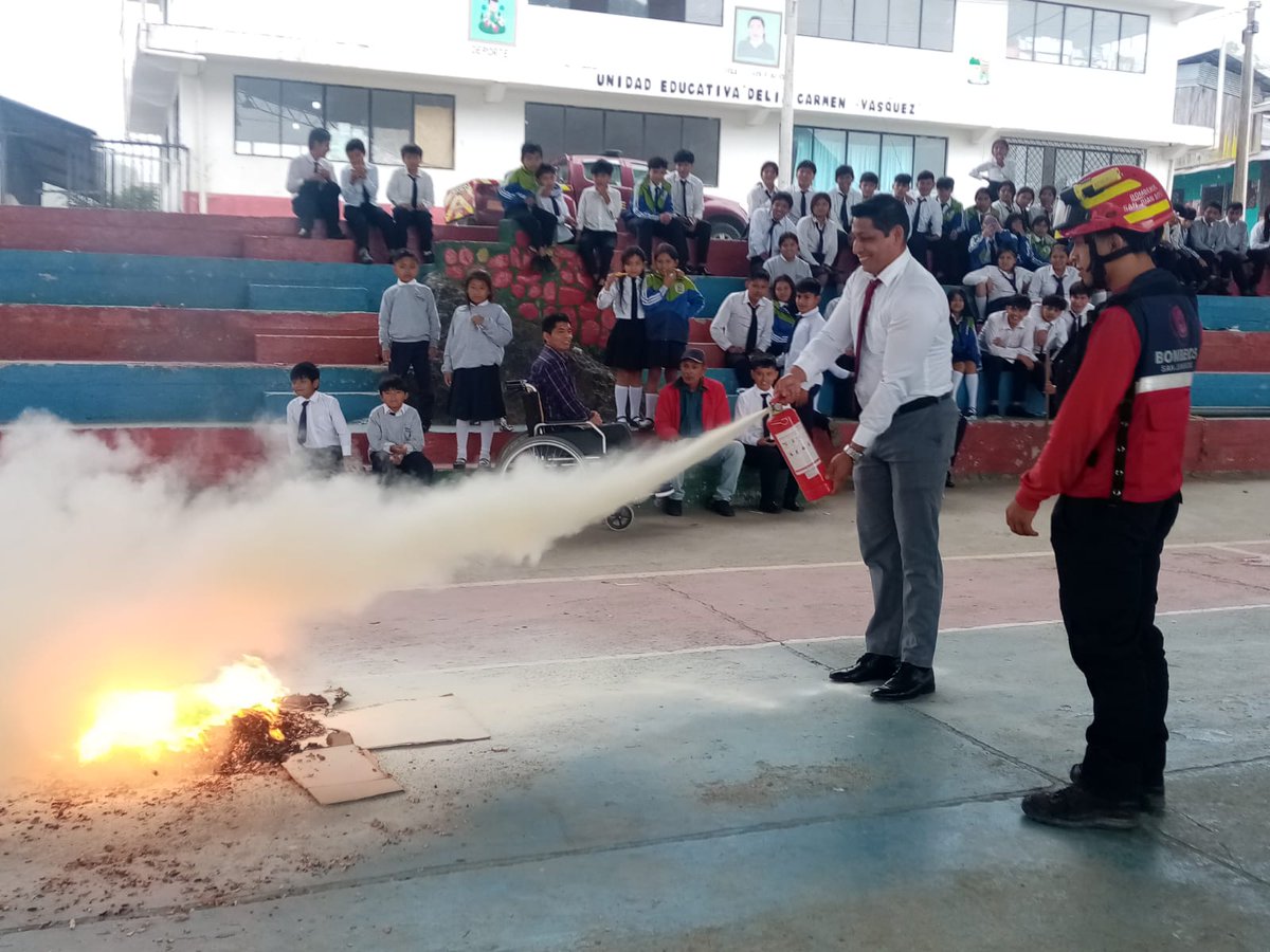 #IESSCampesino| Personal operativo del Dispensario Kalaglás se capacita en ⚕️primeros auxilios y 🧯🔥control de incendios en coordinación con el personal de Bomberos 🚒 del Cantón San Juan Bosco.