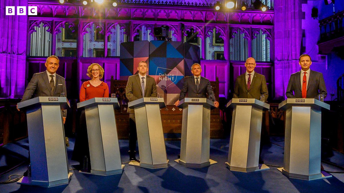 bbcscotnewspr's tweet photo. The leaders of Scotland's five main political parties are taking questions from members of the public in a special live @bbcdebatenight 

Watch on BBC One Scotland and online and listen on @BBCRadioScot 

Follow updates ➡️ https://t.co/A5UzZ6yrOF

#bbcdn https://t.co/GjyGzO46Xw