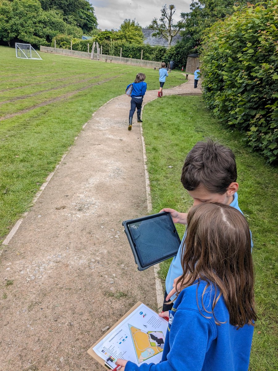 Christletonpri's tweet image. Science and Geography in year 2 today. Finding micro habitats and plotting them on our maps. 
#cpsgeography #cpsscience