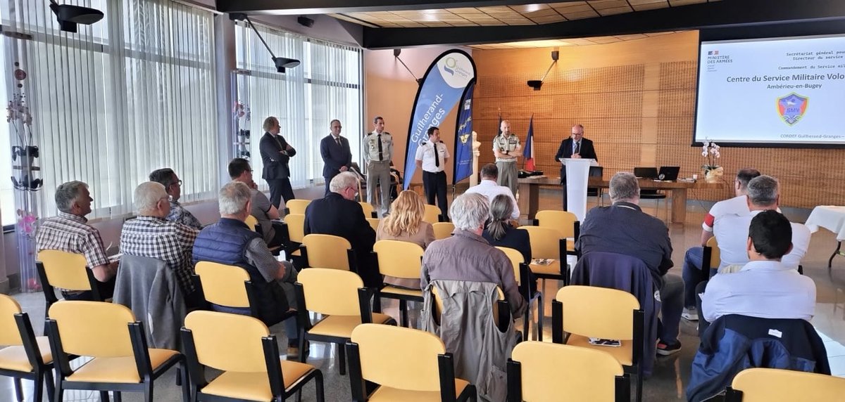 07_dmd's tweet photo. #ArméesNation Conférence au profit des correspondants défense (#Cordef) de la 2e circonscription organisée avec l'appui du sous-préfet de Tournon et la ville de Guilherand-Granges. Au programme, présentation des métiers de @armeedeterre et du Service Militaire Volontaire. https://t.co/aV1kITQOeG