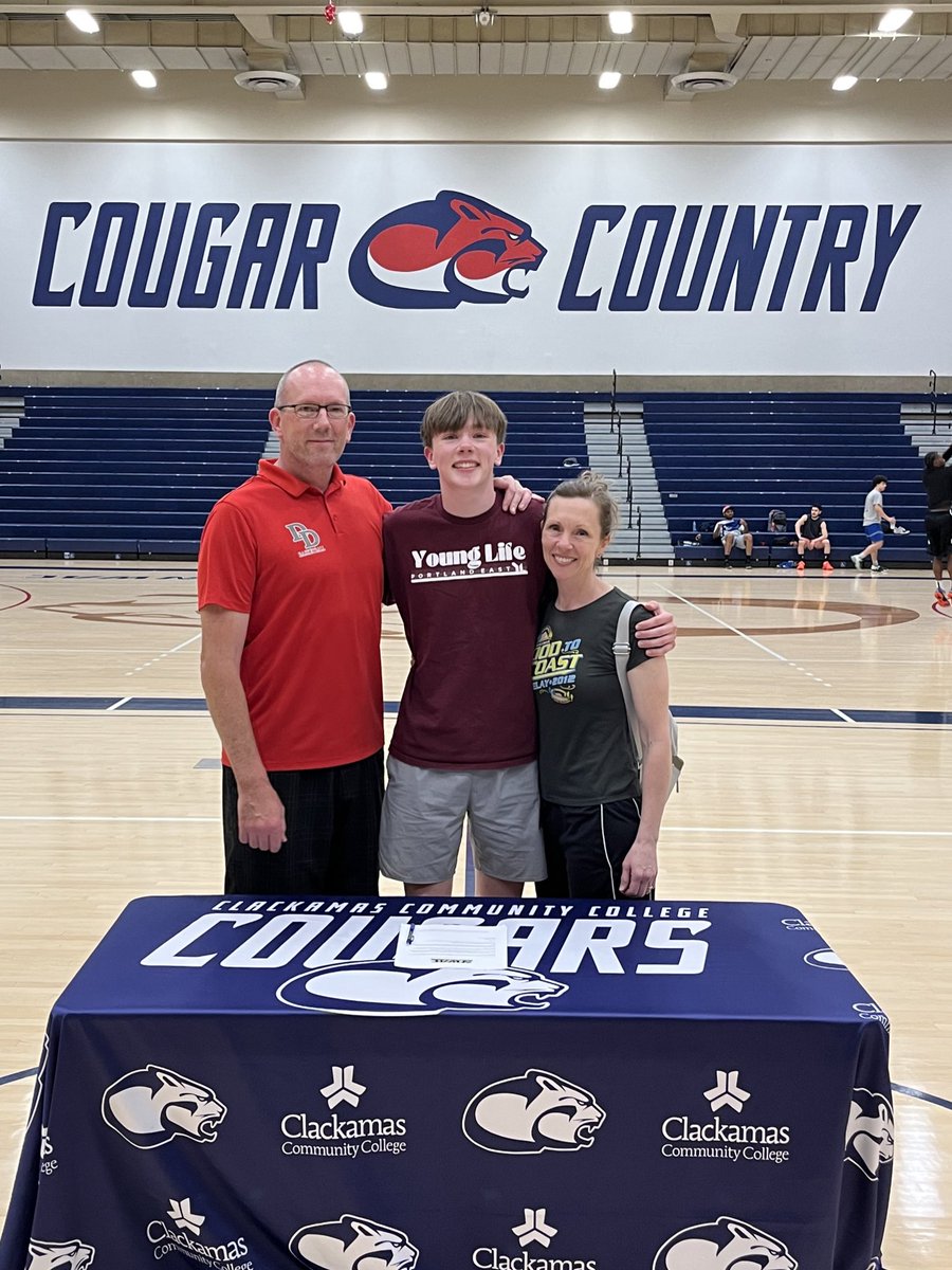 COLLEGE COMMITMENT: David Douglas senior Lincoln Satterthwaite has signed with <a href="/clackamasmbx/">CCC Men's Basketball</a>.

Satterthwaite averaged 15.5 ppg and 3.4 rpg last season for the Scots, shooting over 90% from the free throw line.