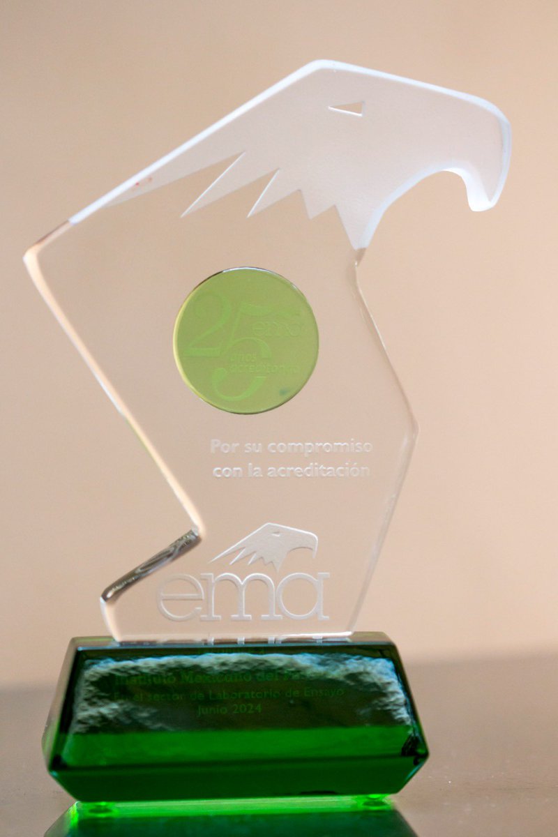 IMPetroleo's tweet photo. En el Día Mundial de la Acreditación, recibimos el Reconocimiento al Compromiso con la Acreditación 2024 en el sector de Laboratorio de Ensayo, otorgado por la @ema_ac .Un gran honor que refuerza nuestro compromiso con la excelencia y la calidad. #Acreditación #Laboratorio https://t.co/3XgaanHIhq