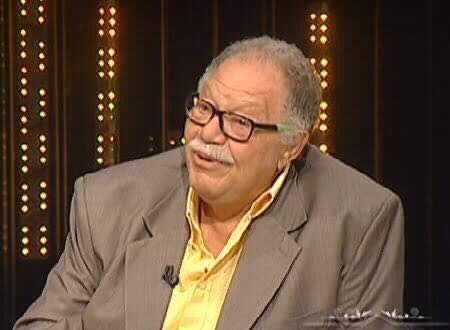 Nena24232423's tweet photo. منقوله

✨مفيش شعب في الدنيا بيسكن في شقة 200 متر وعامل نصها صالون وسفرة عشان لما يكون في ضيوف يقولوا والله بيتهم حلو
مفيش شعب بيعمل افراح ويعزم 600 واحد ويدفع مرتب 4 سنين عشان الناس تقول فرح اد المقام

احنا كلنا عايشين بالغلط بخلاف طبقاتنا واختلافتنا المادية من أول الشخص اللي ماسك ايفون وهو مرتبه 1200 ج لحد ست البيت اللي بتشتكي من غلاء أسعار الخضار وهي بترمي نصه اخر كل يوم احنا مش فقراء احنا بنحب المظاهر والمناظر ..

احنا شعب مستهلك وغير مُنتج، احنا شعب ممكن يضحي بمستقبله عشان القيل والقال .. ؟

الفنان يحيى الفخراني في إحدى الحوارات التلفزيونية "