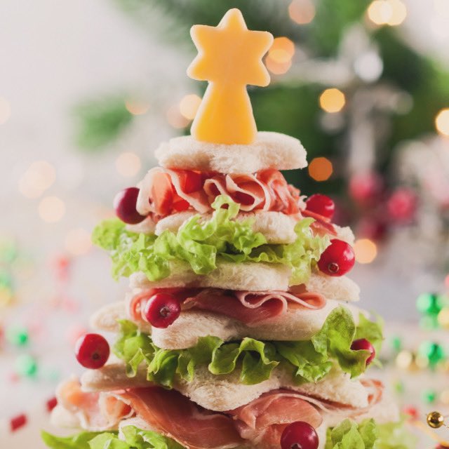 Mark your calendar and get ready for a culinary experience down nostalgia lane. 

Located in the VIP tent, each ticket includes:
- Access to the festival grounds 
- Private Christmas-inspired tasting menu 
- Access to over 100 food vendors

eventbrite.ca/e/a-taste-of-c…