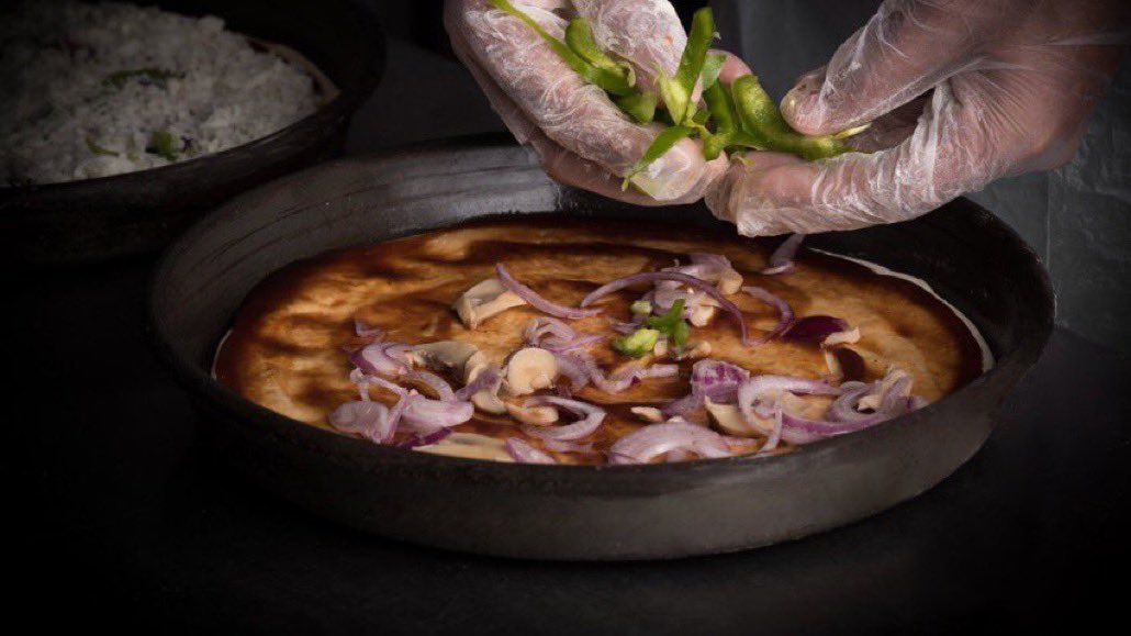kingdomof_p's tweet photo. جوعان  !! 
بيتزا خضار افضل أختيار 😍 🍕 

#مملكة_المعجنات https://t.co/4vWSG7oNki