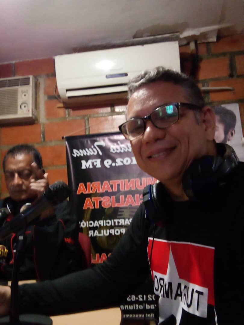#martes11 por Radio Tiuna 102.9 FM programa "Comunitaria Socialista"  los compañeros David Rojas sec. de actas y correspondencia de la DRO Dtto. Capital y a Luber Bencomo Militante de la parroquia Santa Rosalia, hablaron sobre las actividades que realiza Tupamaro en el Eje Tiuna.