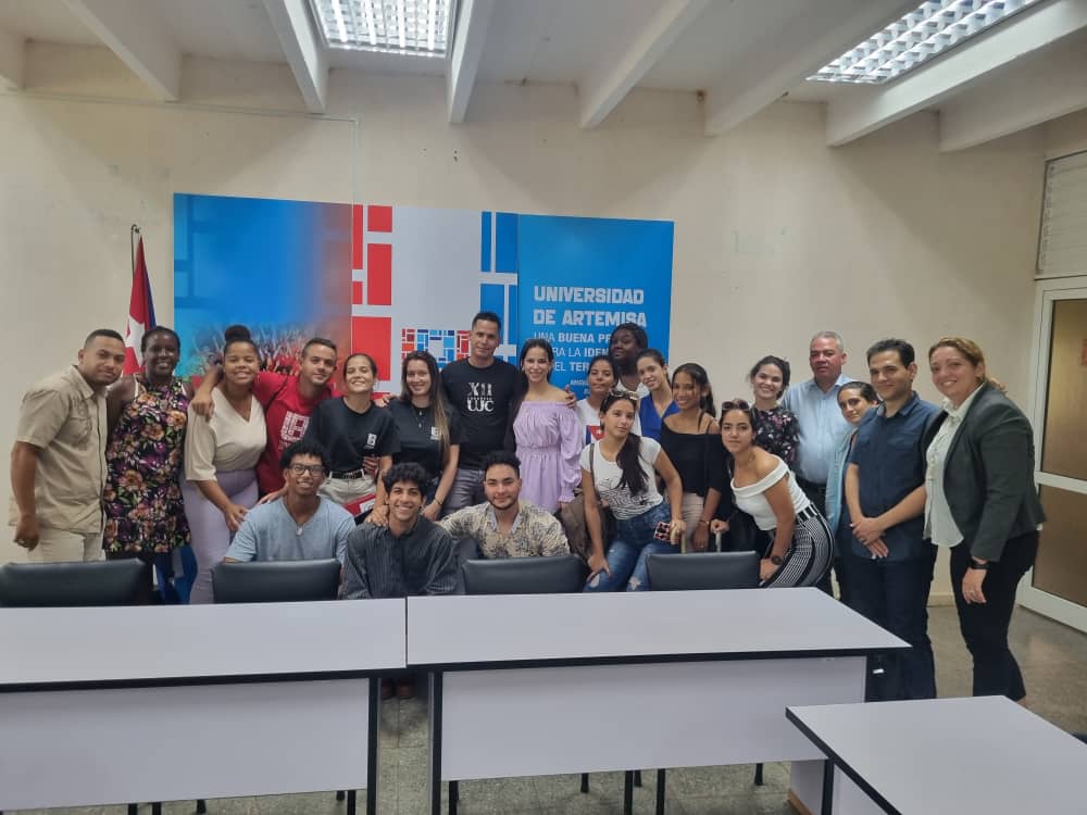HendyPrez2's tweet photo. Fructífero el día de hoy en la Universidad de Artemisa. Se realizaron intercambios con estudiantes de la Facultad de Derecho y militantes de la UJC de la propia Facultad. #UJCuba #ModoVerano.  .@MeyvisEstevezE @UJCdeCuba https://t.co/4Wa2l7VjAx