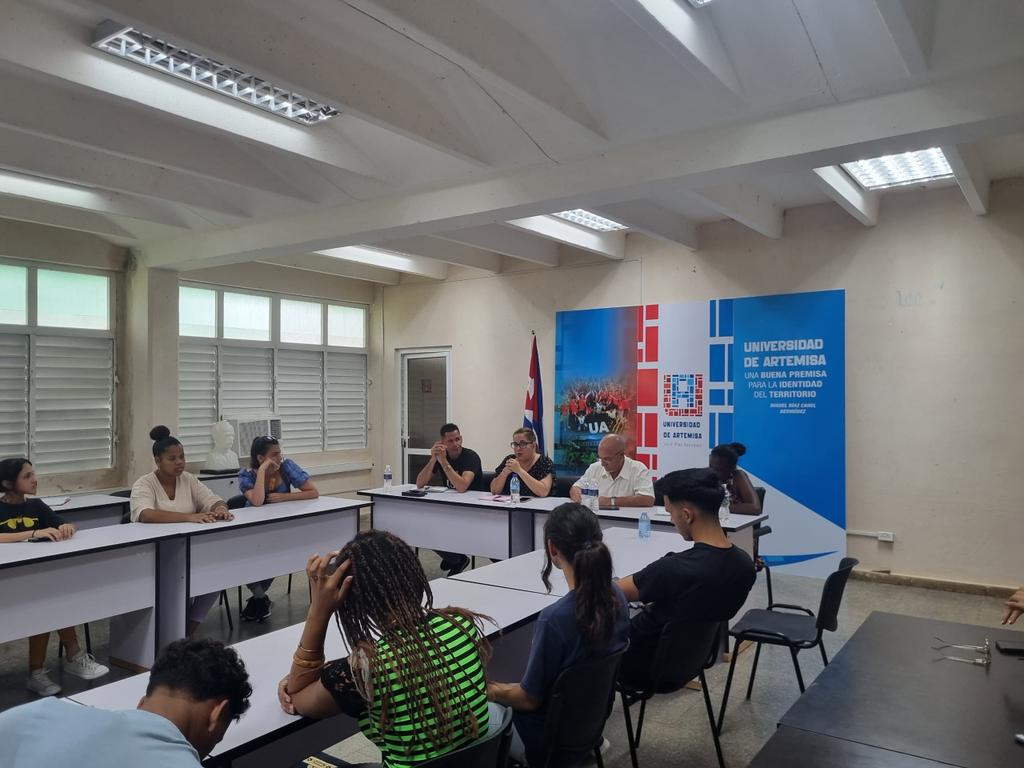 HendyPrez2's tweet photo. Fructífero el día de hoy en la Universidad de Artemisa. Se realizaron intercambios con estudiantes de la Facultad de Derecho y militantes de la UJC de la propia Facultad. #UJCuba #ModoVerano.  .@MeyvisEstevezE @UJCdeCuba https://t.co/4Wa2l7VjAx