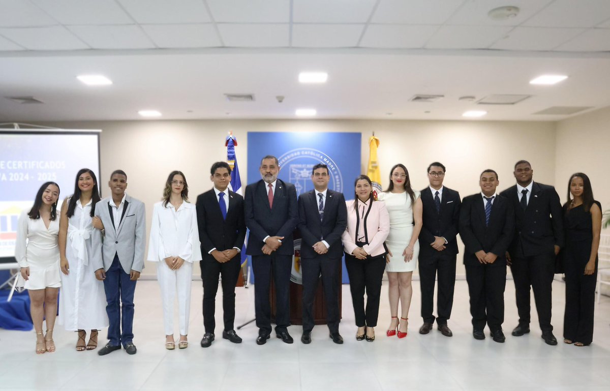 cippucmmcsd's tweet photo. El pasado jueves, el Club de Ideas Políticas celebró la juramentación de nuestra nueva directiva para la gestión 2024-2025.

Con gran entusiasmo, recibimos oficialmente esta directiva, confiados en que alcanzaremos nuevos logros y proyectos.🌟 https://t.co/MMonZ5HCYz
