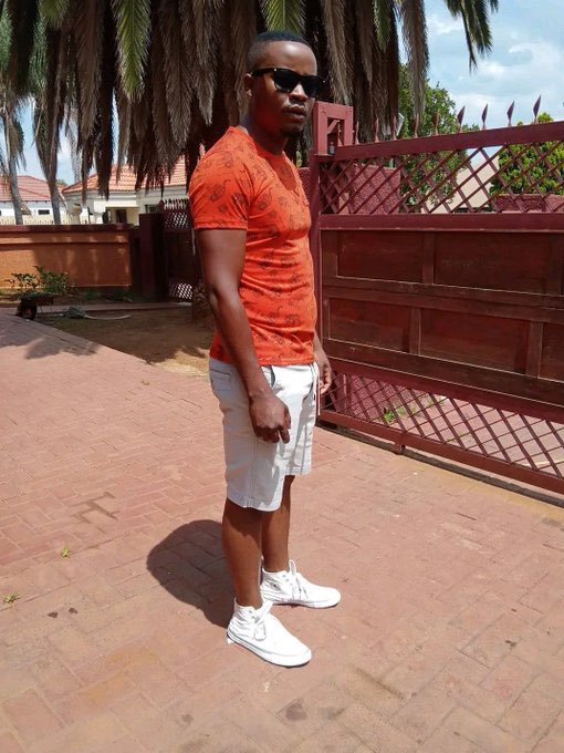 PSAFLIVE's tweet photo. WANTED: Chireza McDonald an illegal Zimbabwean foreigner who raped an 11 year old little girl. 

Chireza works for APSA union at UNISA he has disappeared, anyone with information, please contact the nearest police.
 
Call Detective Makhubela 074 296 9825 or 063 994 5071

@SelloLibram