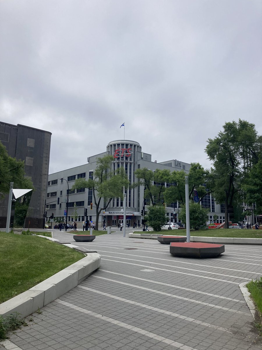 ArnalLouise's tweet photo. My 1st ever conference in French! 1er jour du Congrès sur la Recherche Hydrologique au Québec à l’ÉTS 💧 https://t.co/CzZav2ONC5