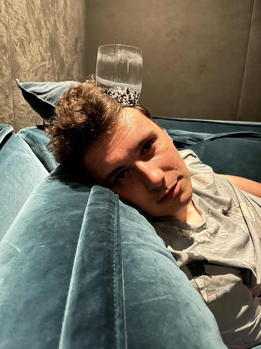 Phil Lester tweet media