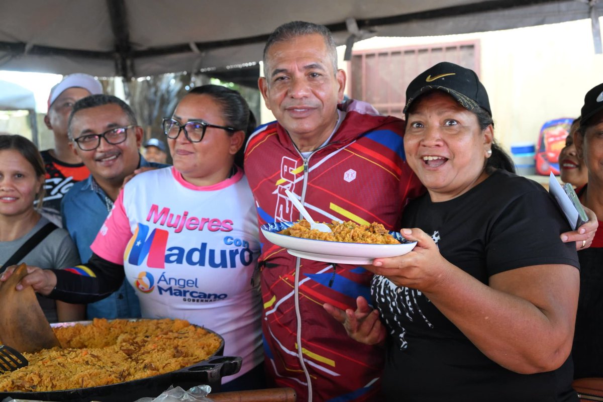 amarcanopsuv's tweet photo. Que grato compartir militante con mis estructuras del @PartidoPSUV aquí en Caicara del Orinoco . 
Dios los bendiga a todos y todas  sigamos venciendo con @NicolasMaduro https://t.co/QP2iWSamjM