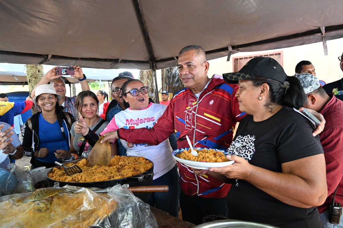 amarcanopsuv's tweet photo. Que grato compartir militante con mis estructuras del @PartidoPSUV aquí en Caicara del Orinoco . 
Dios los bendiga a todos y todas  sigamos venciendo con @NicolasMaduro https://t.co/QP2iWSamjM