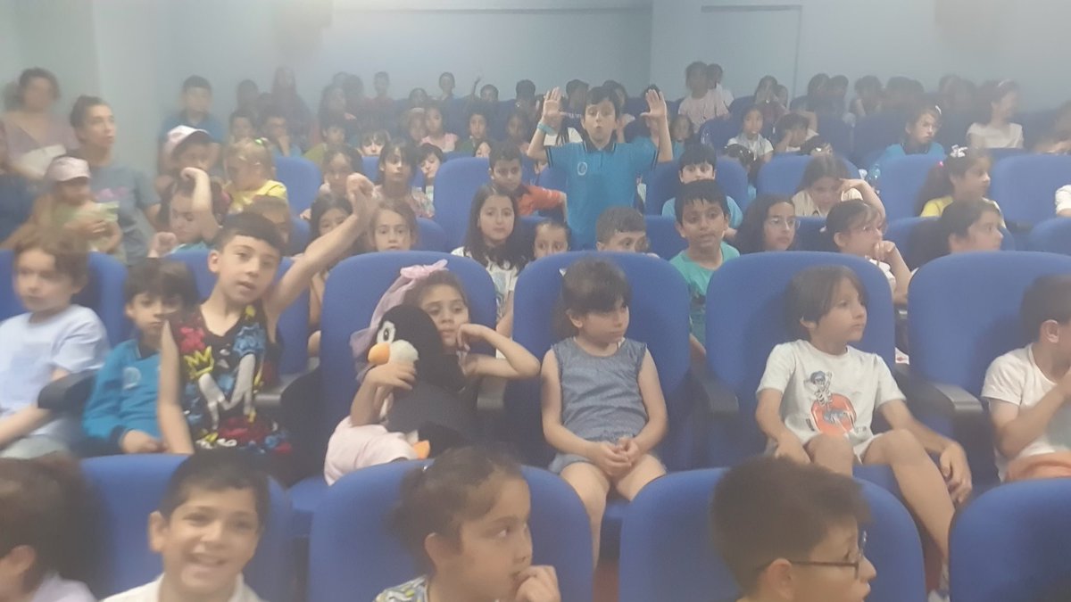 "Trafikte Küçük Hata Yoktur."
Bugün okulumuzda Trafikte Ortak Akil Dernegi Baskani Prof. Dr. Mustafa ILICALI hocamizi ve ekibini misafir ettik. Muhteşem bir etkinlikle öğrencilerimize trafik eğitimi verildi. Basta Prof.Dr. Mustafa ILICALI hocamıza ve emeği geçenlere teşekkürler.