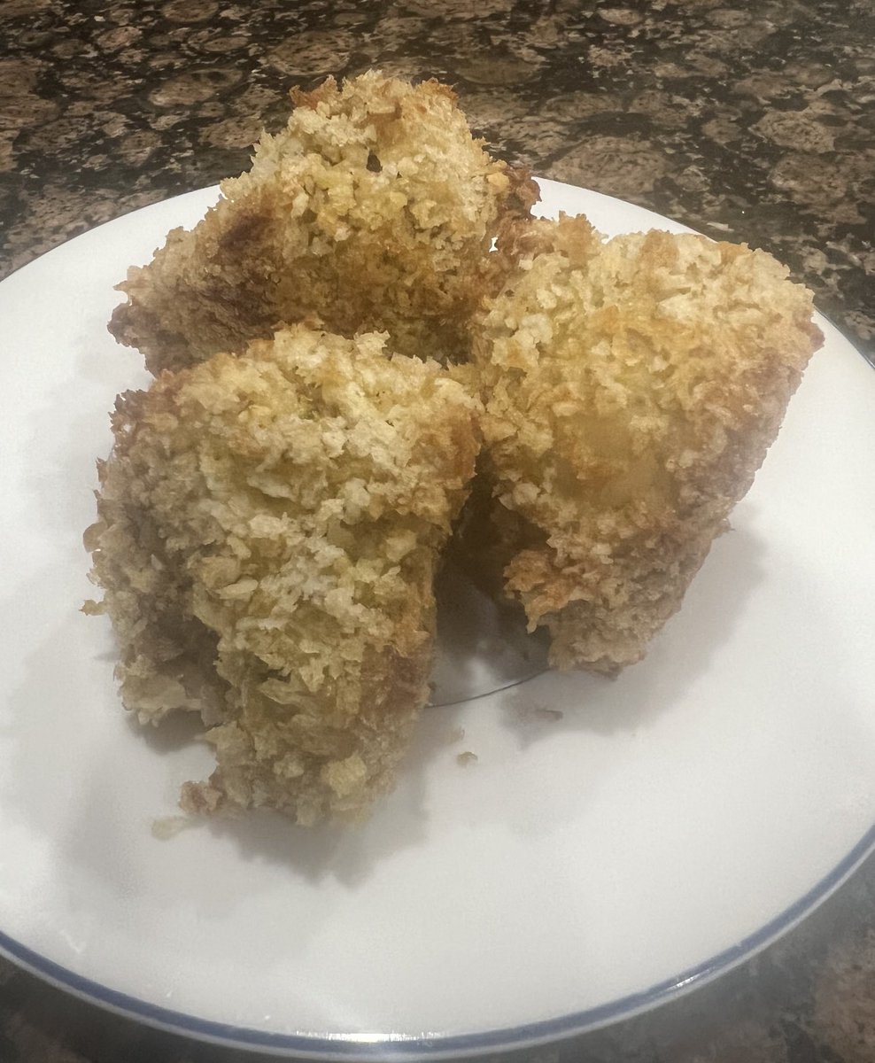 DrLoretoJackson's tweet photo. Long time since #LoretosLab has postedMade these non-traditional #arancini as a side.Used leftover lemon jasmine rice and leftover grilled veggies (puréed). Rolled in flour, egg, #panko and baked. Served with bacon wrapped pork tenderloin.Another side experiment on tap 4 tonite😳 https://t.co/24408ooIR8