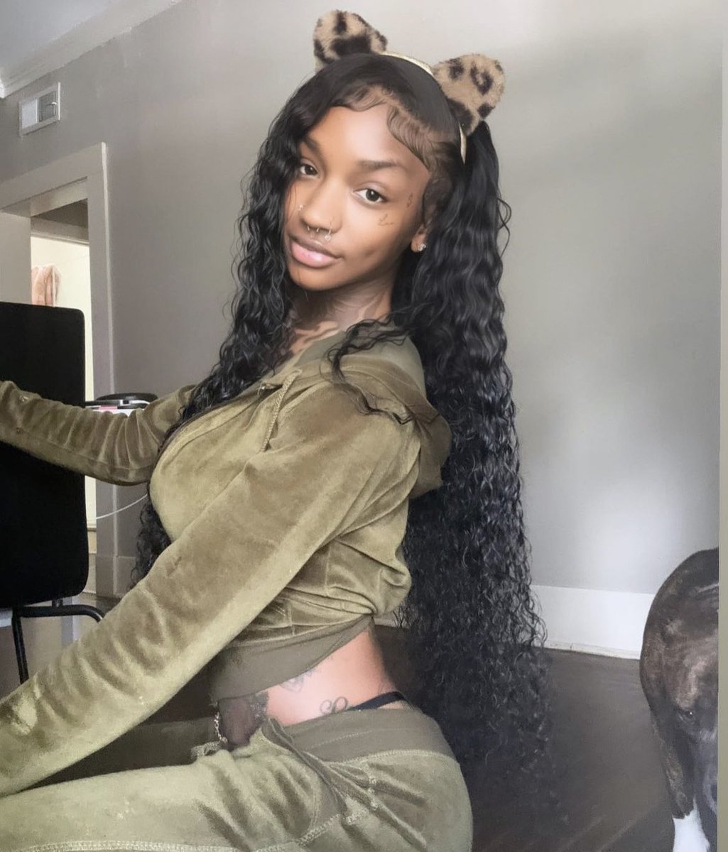 Quellaaa_'s tweet image. Enchanting really gone like come on man she was too young and too talented.😞💔 She has always been one of my favorite artists. Rip BIG CHANT not the little one 🪽🕊️