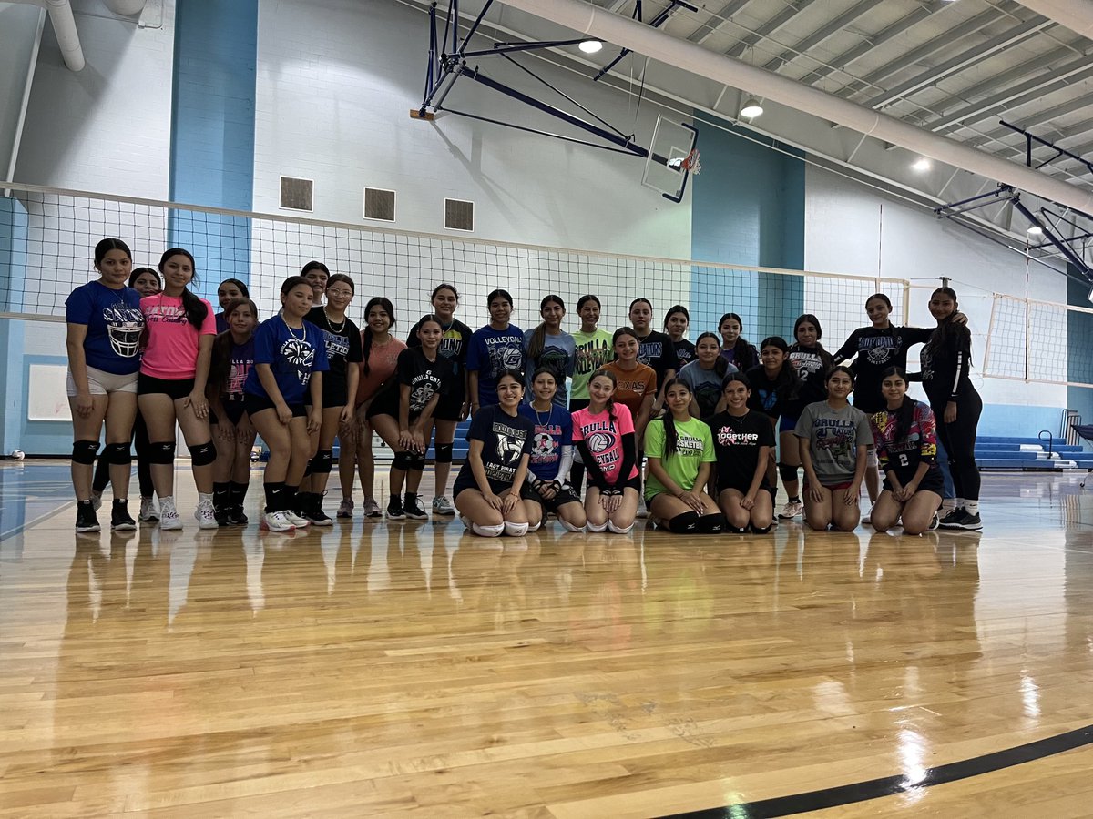 GrullaV's tweet photo. Gator 🐊 Gains 
Summer Volleyball 🏐 @ GHS

#HardWork
#GrullaNation https://t.co/VlQPv1Zjt5