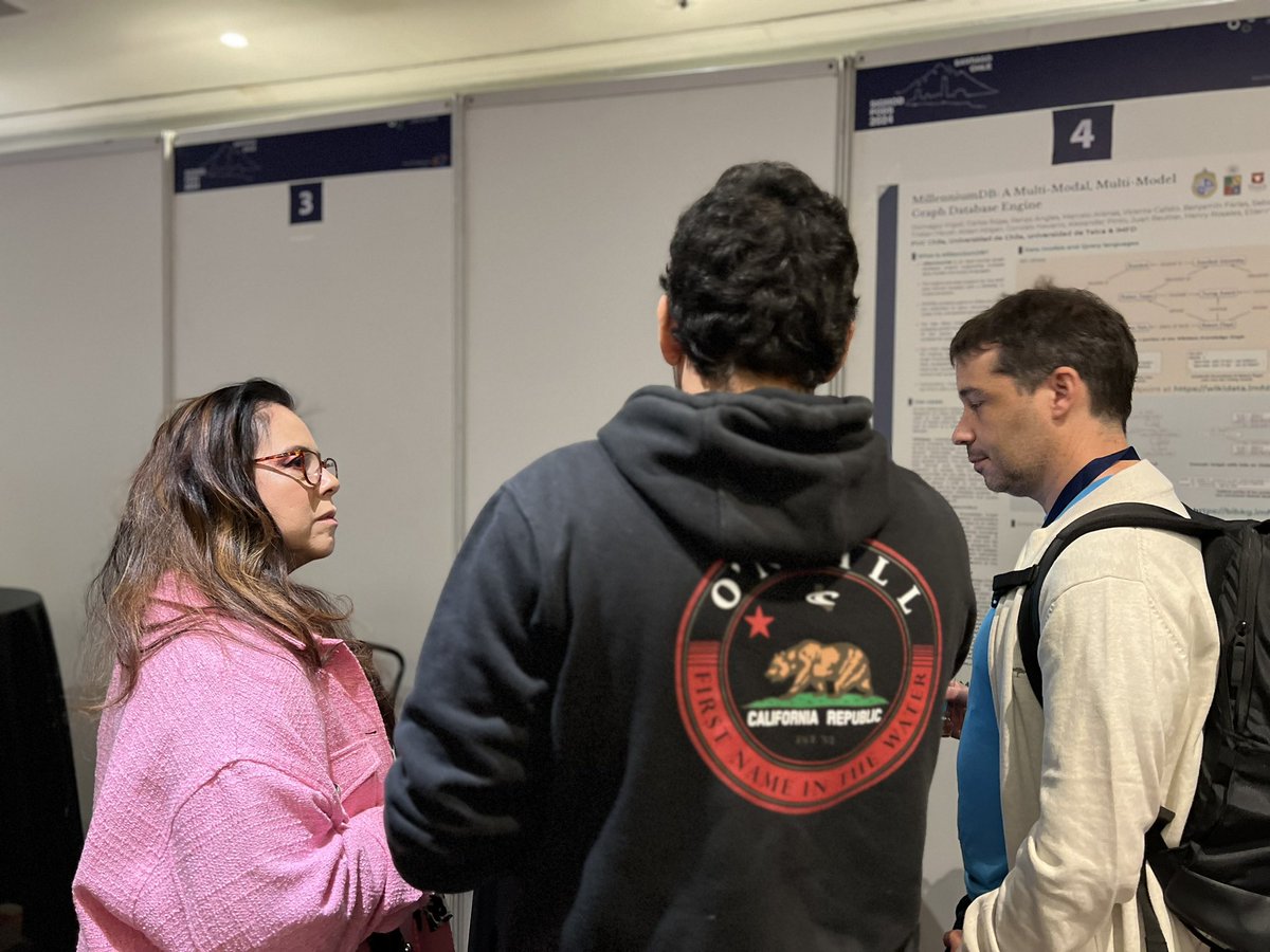 IMFDChile's tweet image. 📌Seguimos en las Demo Sessions en #SIGMOD2024: Ahora Carlos Rojas, ingeniero IMFD, y Benjamín Farías, @dccuc, presentan MillenniumDB, un motor de bases de datos de grafos open-source, que trabaja con múltiples modelos de datos y lenguajes de consulta.