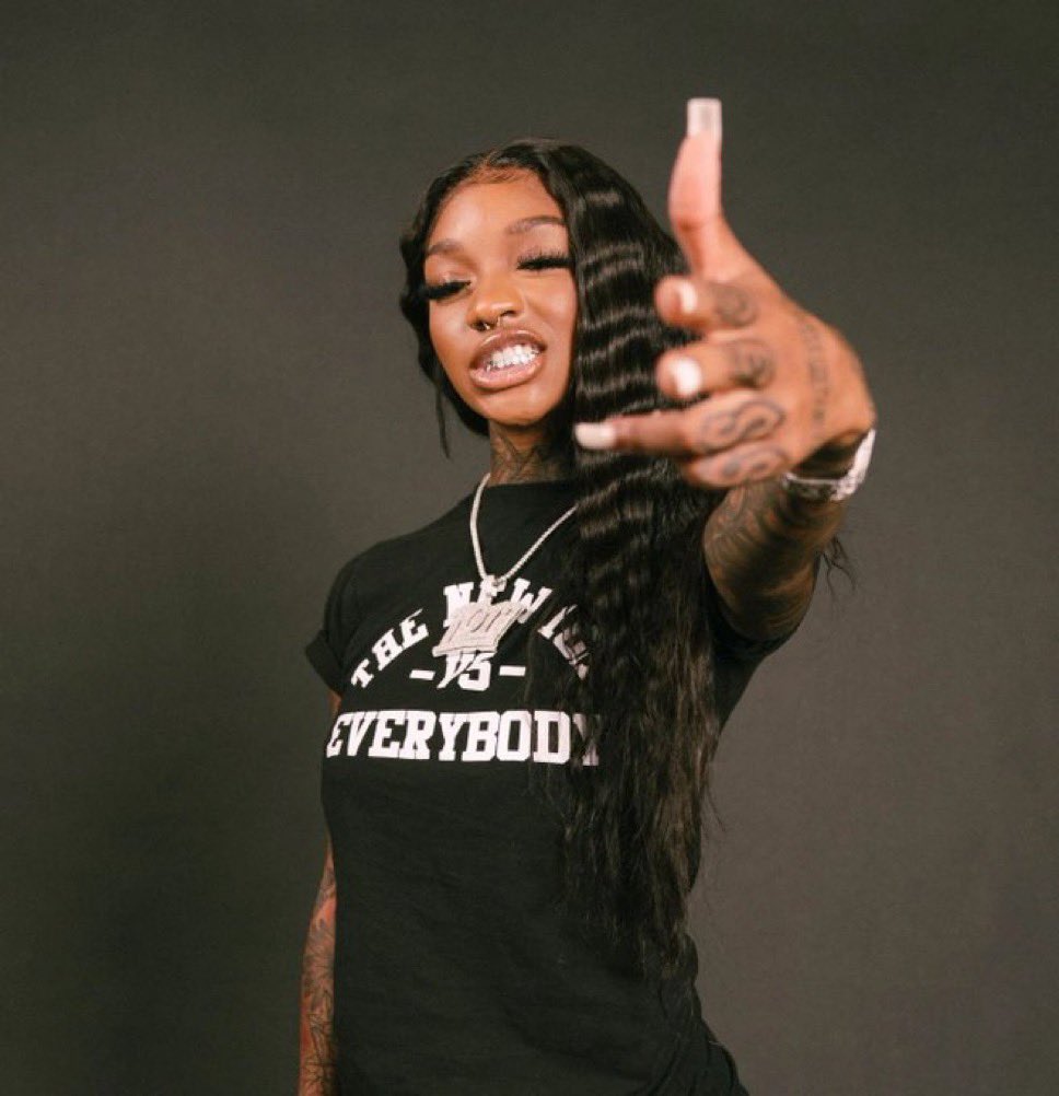 MusicConnoisseu's tweet photo. Rapper and singer Enchanting has passed away after an intense struggle on life support.

The Gucci Mane-affiliated star was only 26, when she was taking off life support, which she was on for an undisclosed medical condition.

RIP💔🕊️ #LongLiveBigChant https://t.co/5wA9CsgsNY