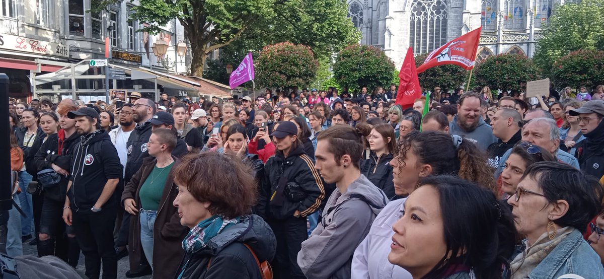 GaucheAnticap's tweet photo. 🔴 Manifestations antifascistes ce mardi 11/6 à Bruxelles et Liège face à la montée d'extrême droite aux élections en Belgique et en Europe. 👊🏽👊🏼Plusieurs milliers de personnes sont venues, beaucoup de jeunes. 
➡️RDV dimanche 12h Mont des arts à BXL!
#frontuni #onestlà https://t.co/NLqZImqGQJ