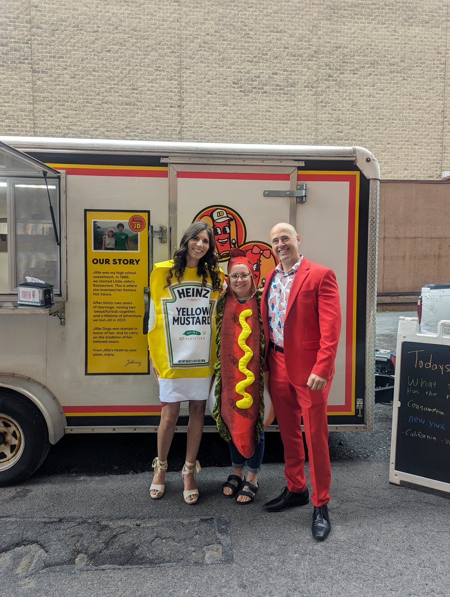 Haylor_HFC's tweet photo. Our love was on full display during Cares Day at HF&amp;C, where we enjoyed some hot dog goodness for a great cause! 🌭❤️ Thank you to everyone who supported charity while relishing those tasty bites! #CaresDay #HotDogLove https://t.co/0IdV8Llx8T
