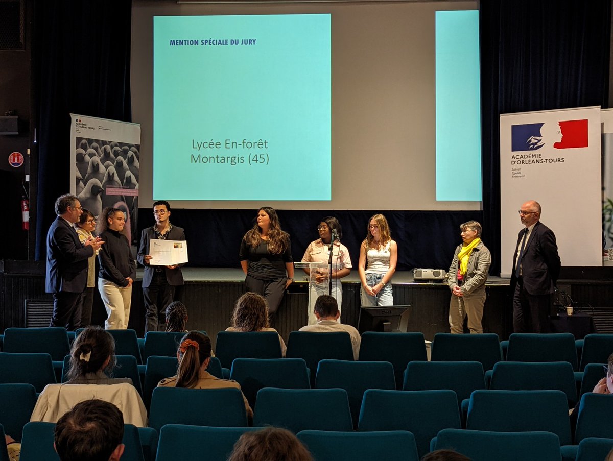 frederic_clave's tweet photo. L'observatoire @ac_orleanstours contre les discriminations lgbt+ félicite les lauréats du prix des fiertés remis ce jour

🏆Prix des fiertés : @LyceeJBaker @dsden28
Prix du public : Lycée H. Brisson @dsden18
Mention spéciale du jury : @lef_officiel45 @dsden45
🙏 aux participants https://t.co/cOITYJKmbv
