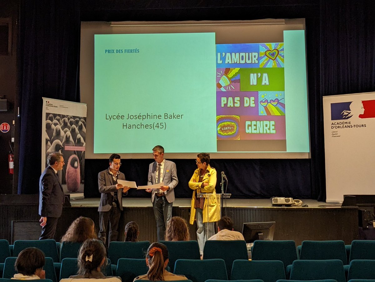 frederic_clave's tweet photo. L'observatoire @ac_orleanstours contre les discriminations lgbt+ félicite les lauréats du prix des fiertés remis ce jour

🏆Prix des fiertés : @LyceeJBaker @dsden28
Prix du public : Lycée H. Brisson @dsden18
Mention spéciale du jury : @lef_officiel45 @dsden45
🙏 aux participants https://t.co/cOITYJKmbv