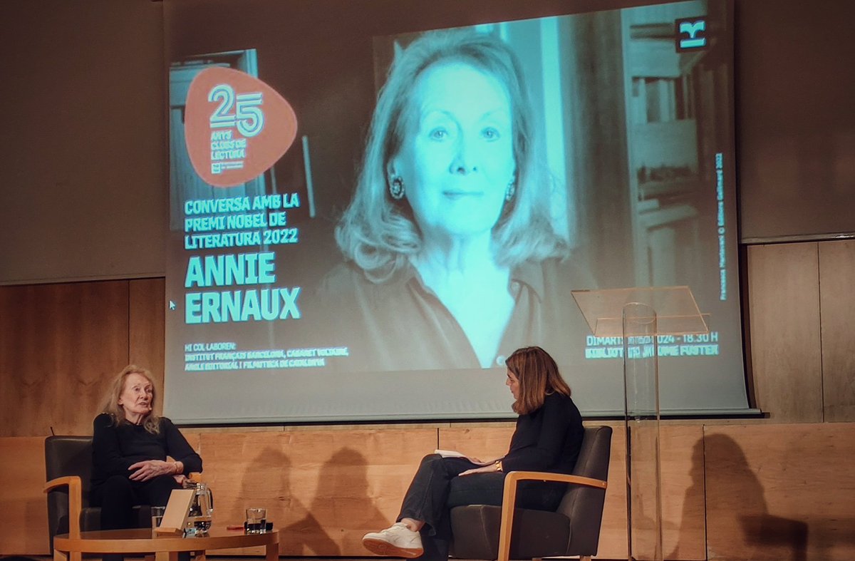 "És a través de la meva història que em capbusso en la realitat, en el món i en la vida."

Annie Ernaux conversant amb Anna Guitart, avui, a la Biblioteca Jaume Fuster.
