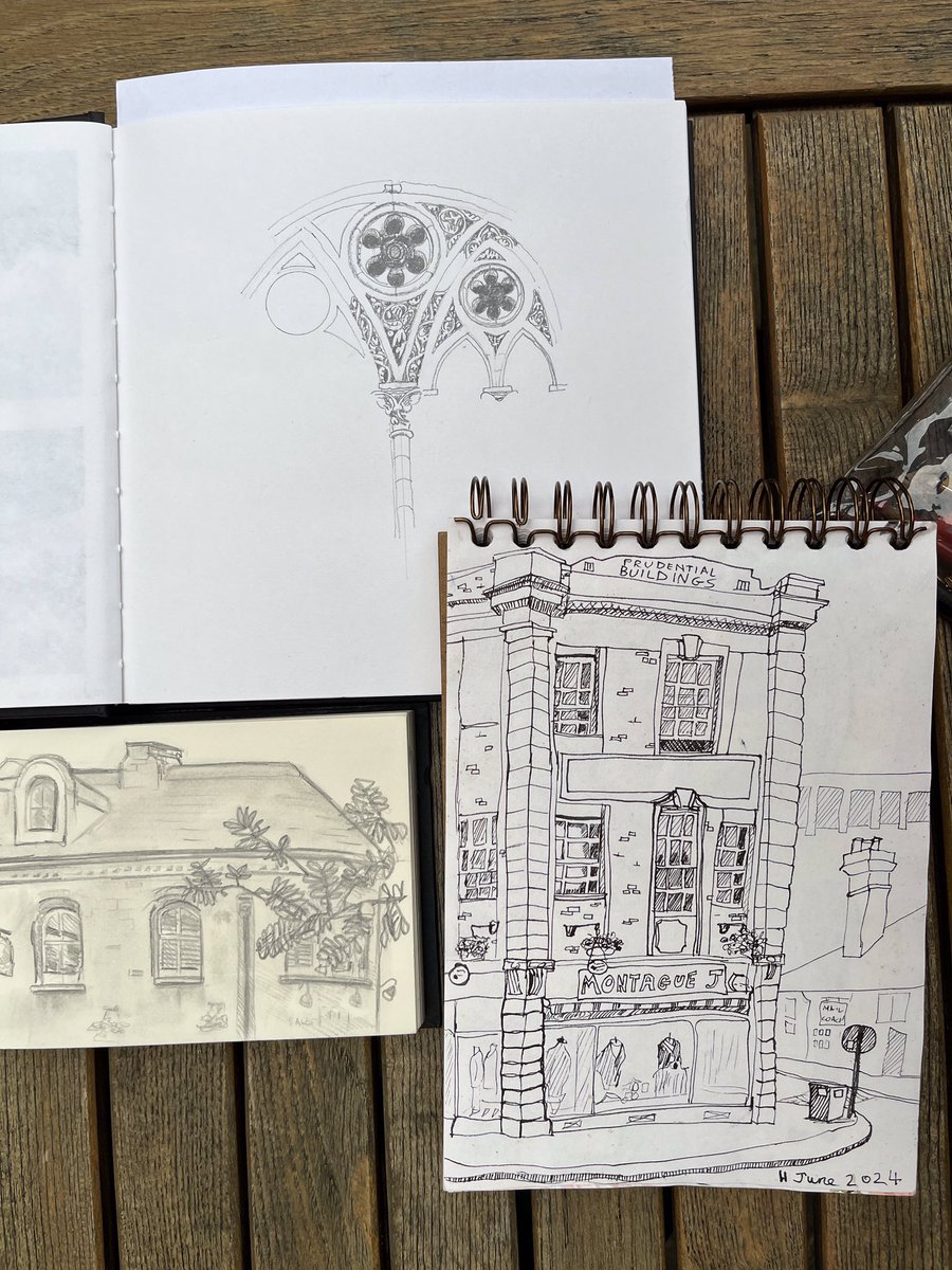 USKNorthampton's tweet photo. #usknorthampton sketchers braved the chilly evening around The Guildhall and #VandB @urbansketchers #urbansketchers https://t.co/x4wRv4VjOZ
