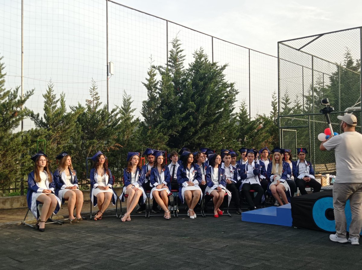 BFentek's tweet photo. Mezuniyet törenimiz 💙❤️ Öğrencilerimizin yolu açık olsun🎓 https://t.co/Z9jRuC0Myc