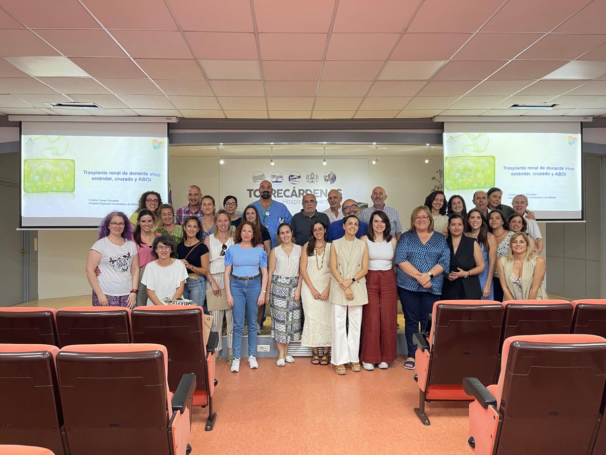 A_Trasplantes's tweet photo. Termina el curso Unificando criterios en el acceso al trasplante renal en Andalucía en #Almería 💚

Equipo de trasplante renal de @HRegionalMalaga y profesionales que atienden pacientes renales de @TorrecardenasHU @HUniv_Poniente @AgsnaAlmeria 

@ONT_esp @saludand @nefrosan https://t.co/TGZs77qrSU