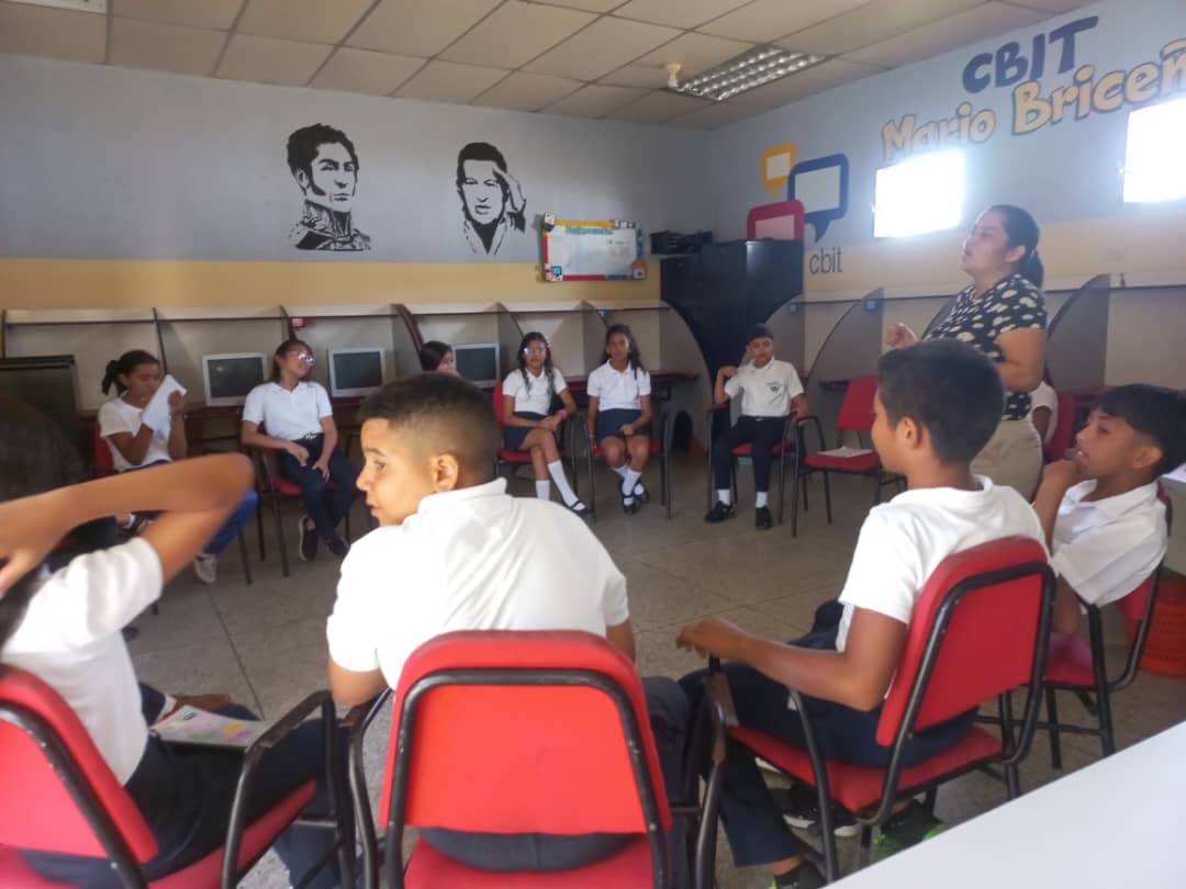 CbitApure's tweet photo. Hoy #11Jun📸| Tutores del Cbit Mario Briceño Iragorry realizan clase pedagógica con alumnos de 6to grado "La Tecnología",en el   Mcpio #SanFdo  Edo #Apure .
#SomosFundabit https://t.co/0nU5s5bOjd